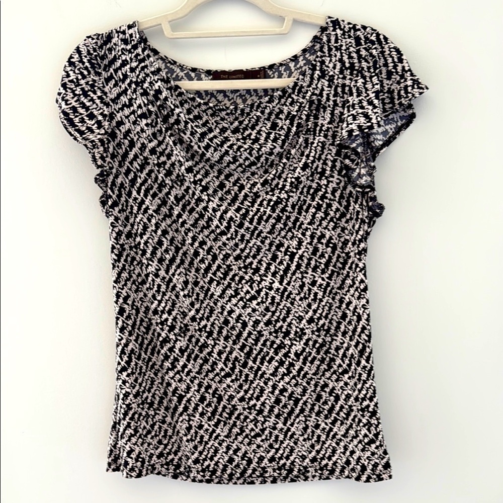 The Limited Black and White Fitted Ruched Cap Sleeve Blouse Size M